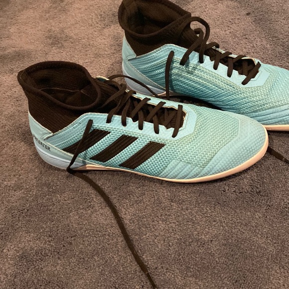 Mens Adidas indoor soccer shoes - Picture 1 of 6